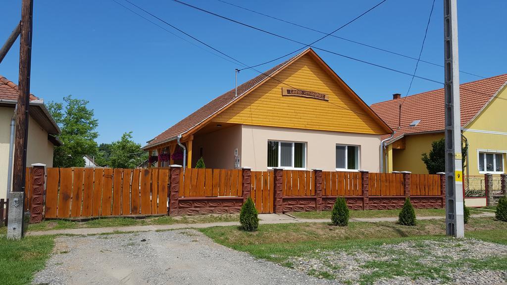 Ladik Vendégház Tiszafüred Exterior foto